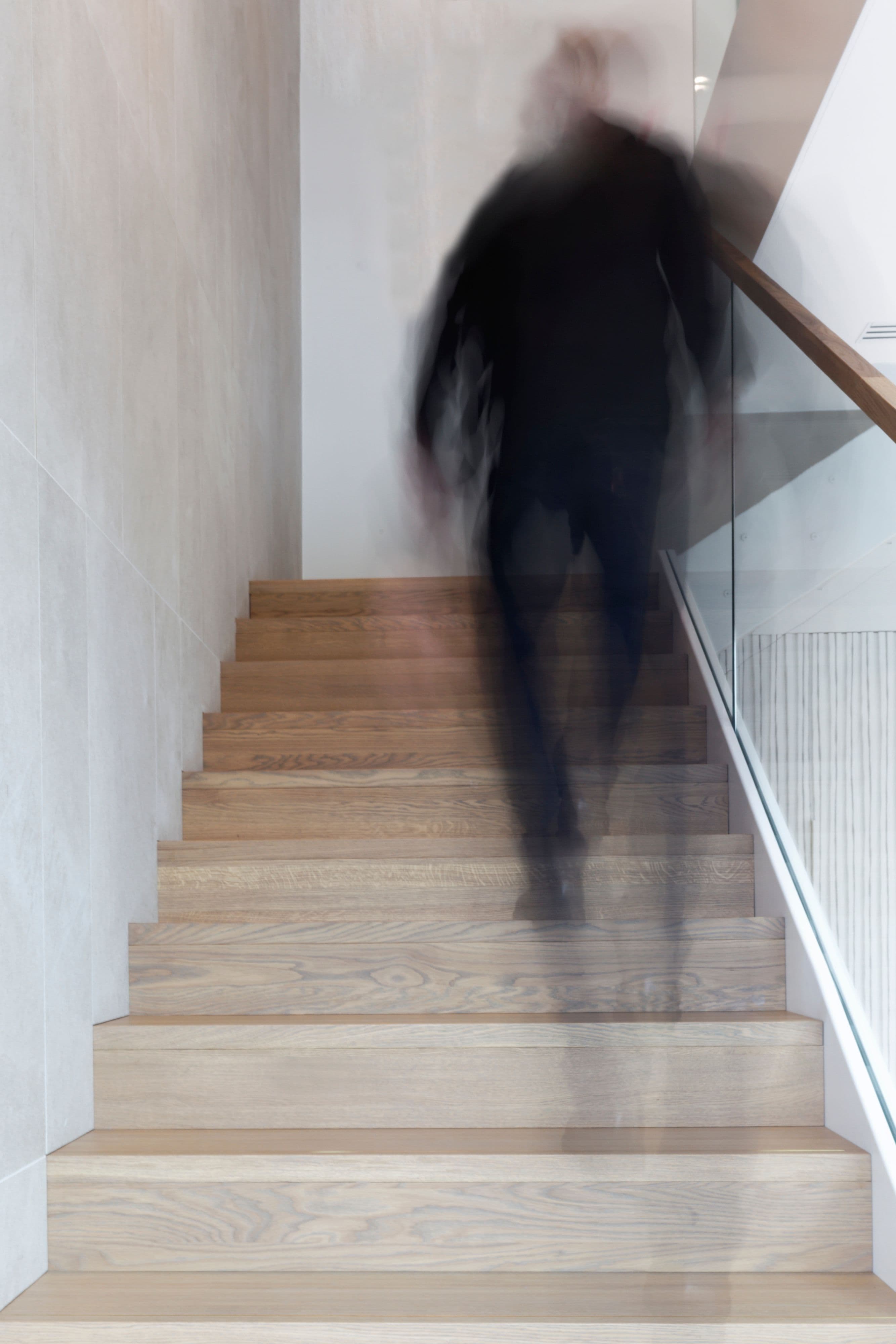 scieszka na schodach